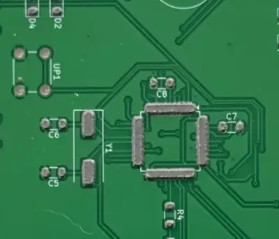Pasta depositada sobre el PCB